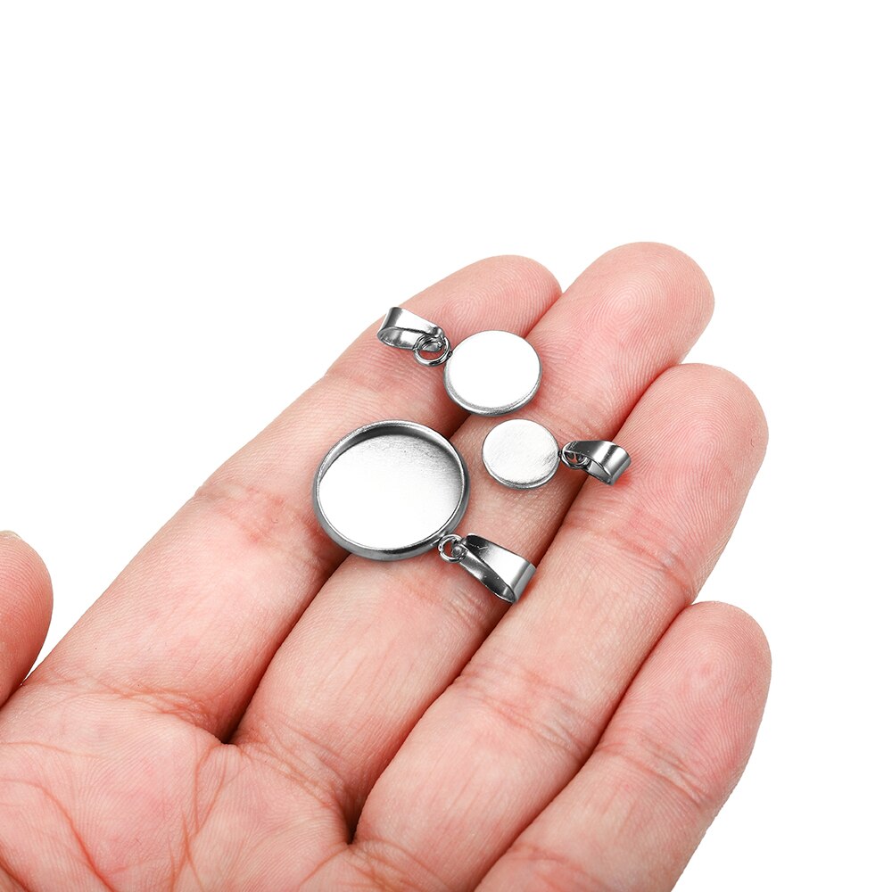 10 pendentifs en acier inoxydable de 6 à 30 mm.