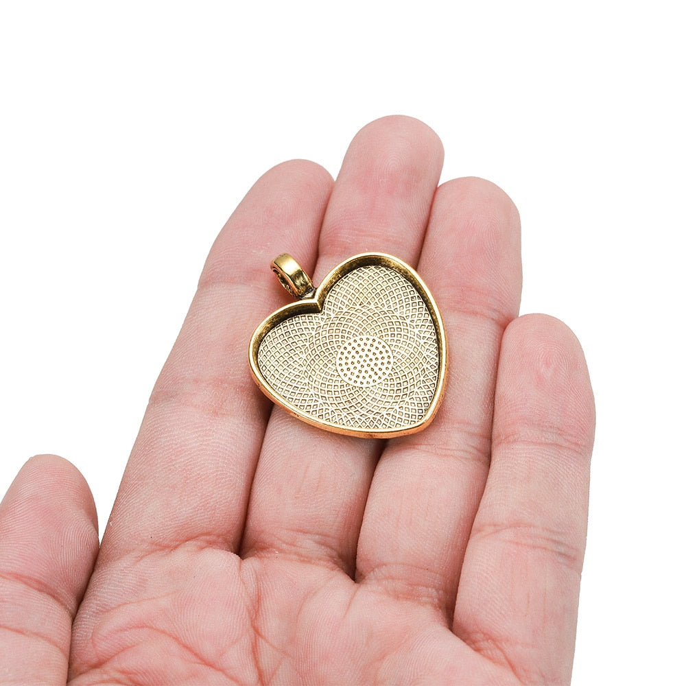 10pcs 25mm Heart-Shaped Cabochon Pendant Base