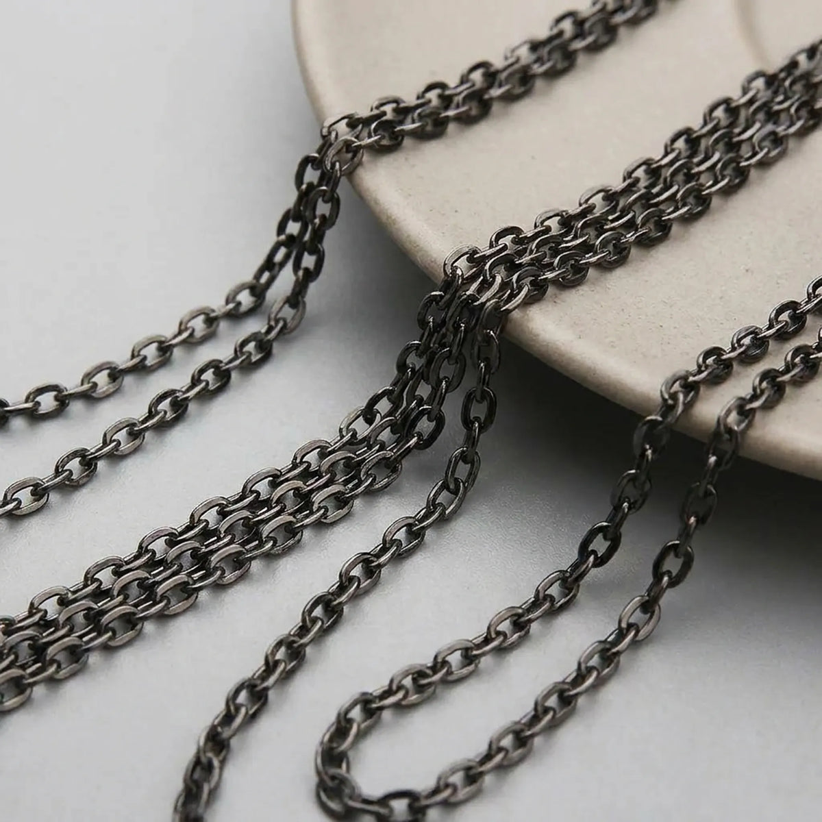 Gunmetal rolo link chain