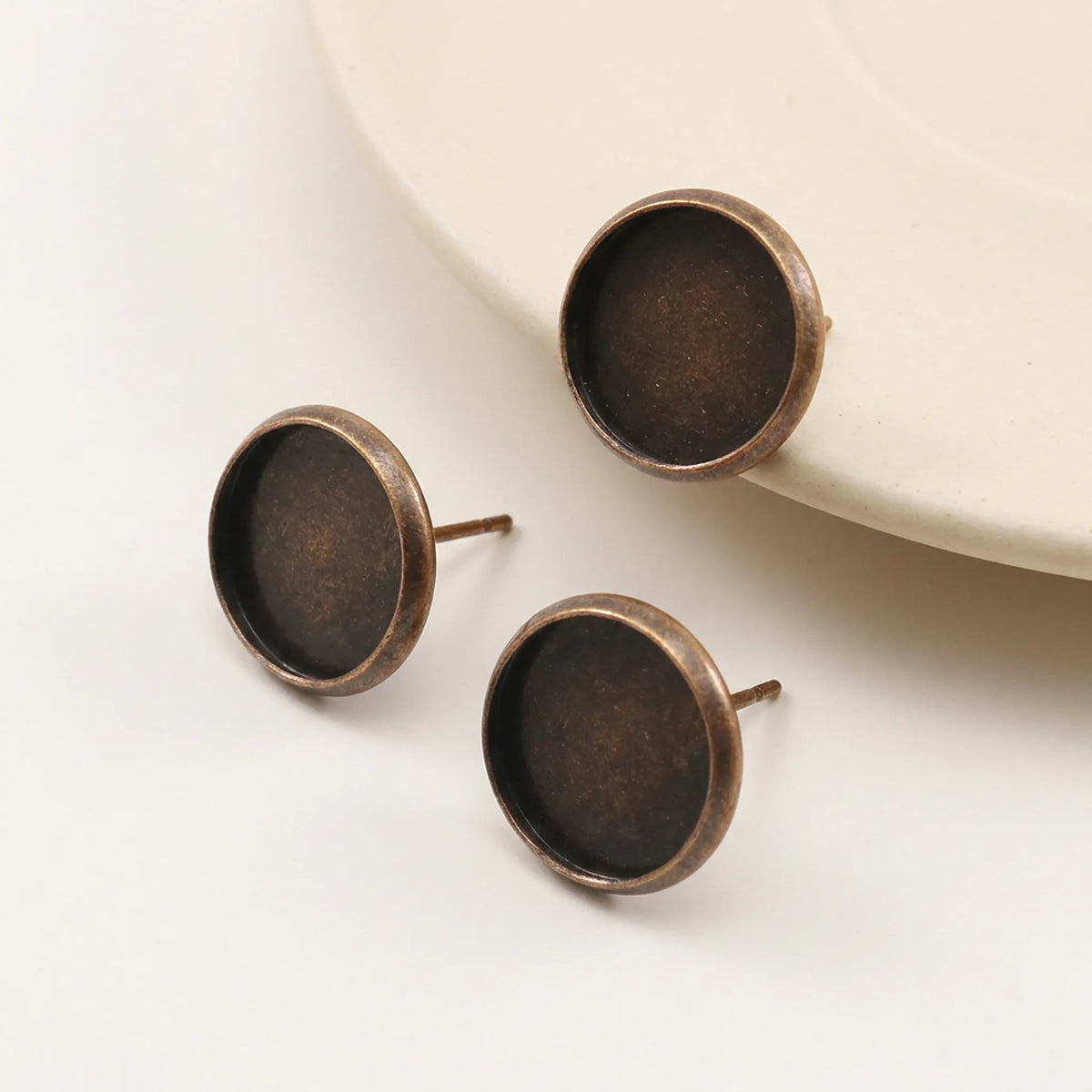 Red copper iron blank cabochon stud earring base with round bezel tray