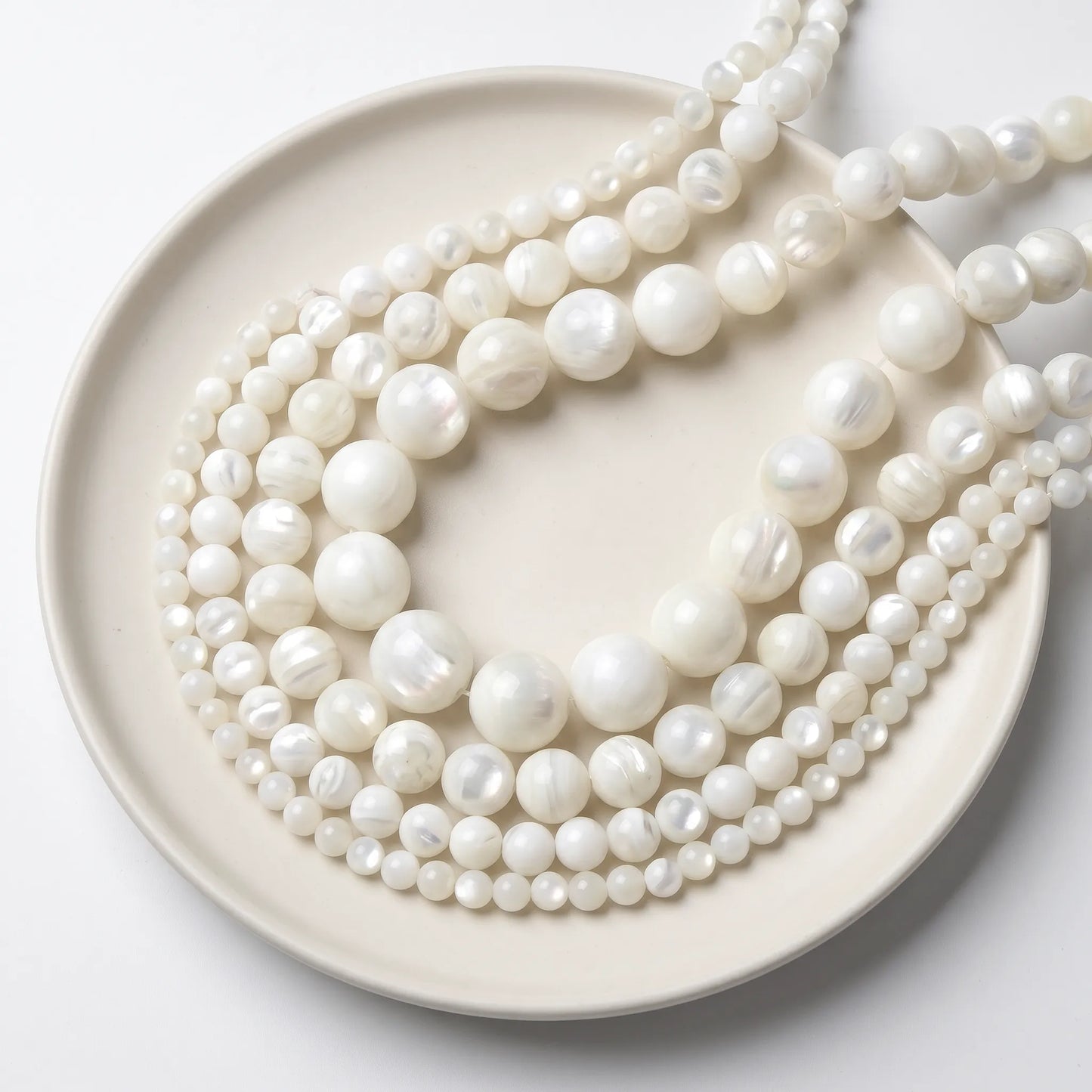 Mother of pearl beads round white shell strand