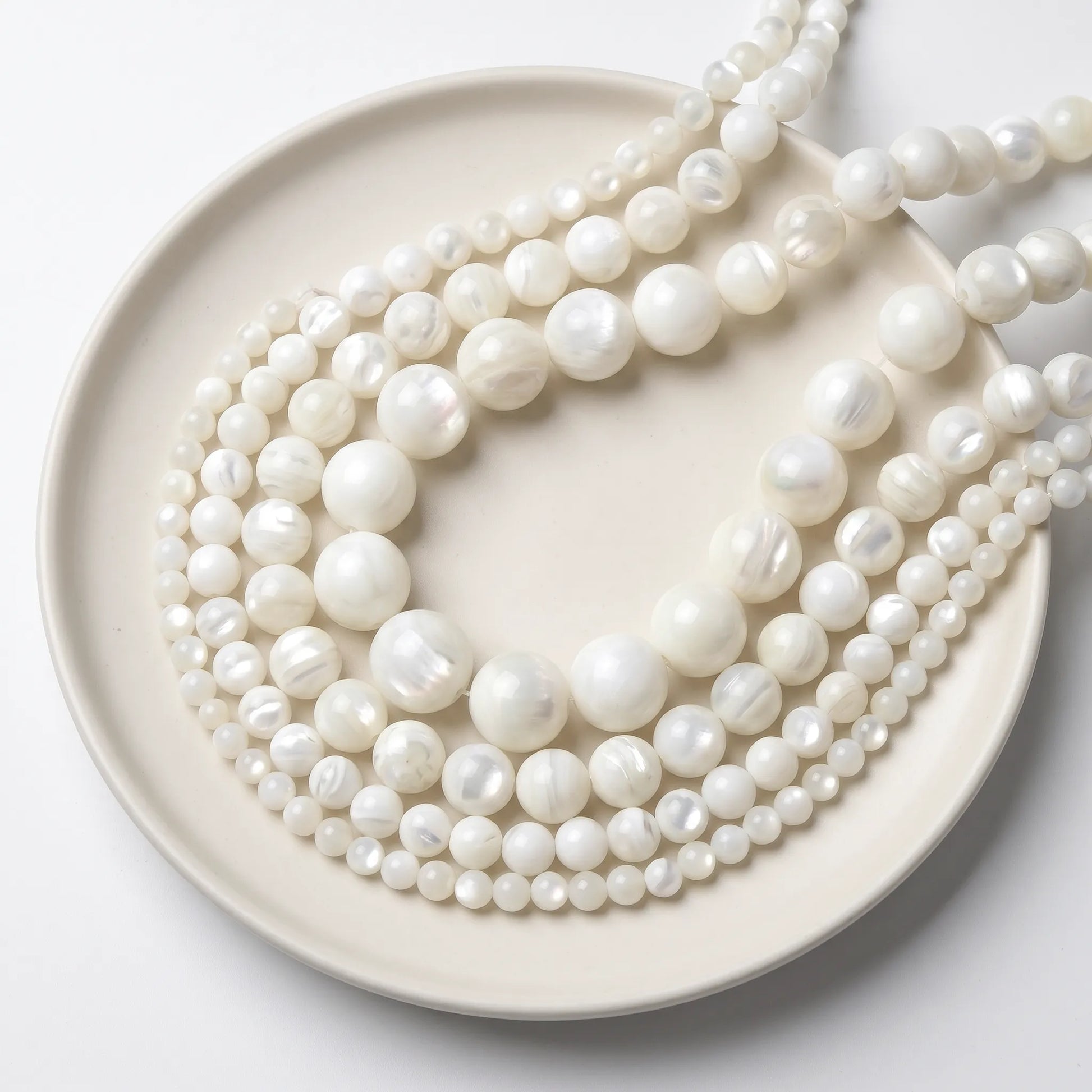 Mother of pearl beads round white shell strand