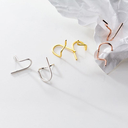 Ohrstecker mit geometrischen Linien