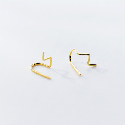 Boucle d'oreille à tige avec lignes géométriques