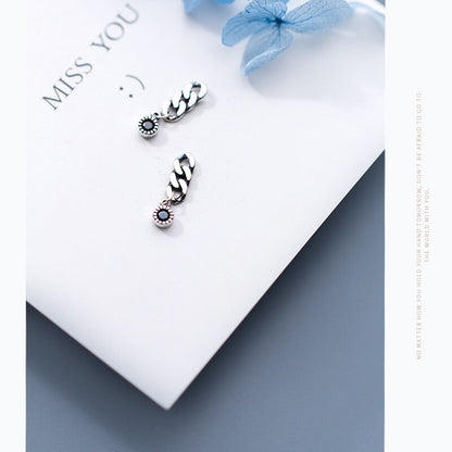 Boucles d'oreilles à tige pivotantes en CZ noir, design vintage