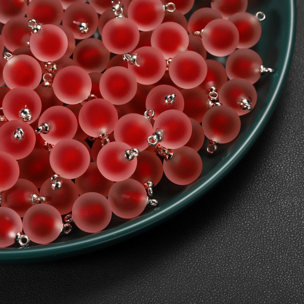 Mattierter runder Charms-Anhänger aus Harz