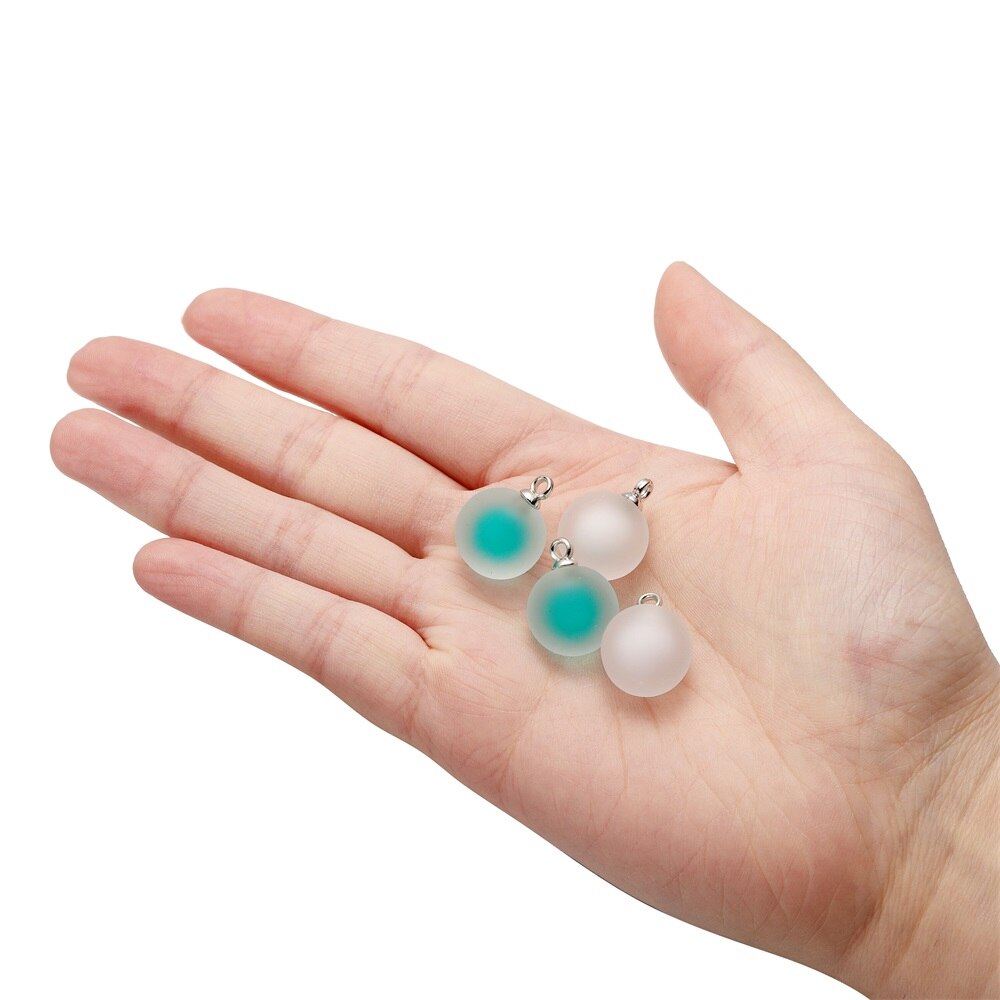 Mattierter runder Charms-Anhänger aus Harz