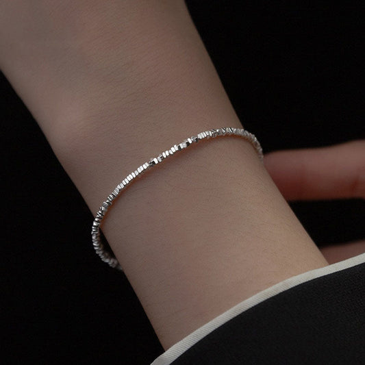 Bracelet au design géométrique simple