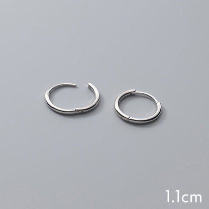 Einfache runde goldfarbene Creolen