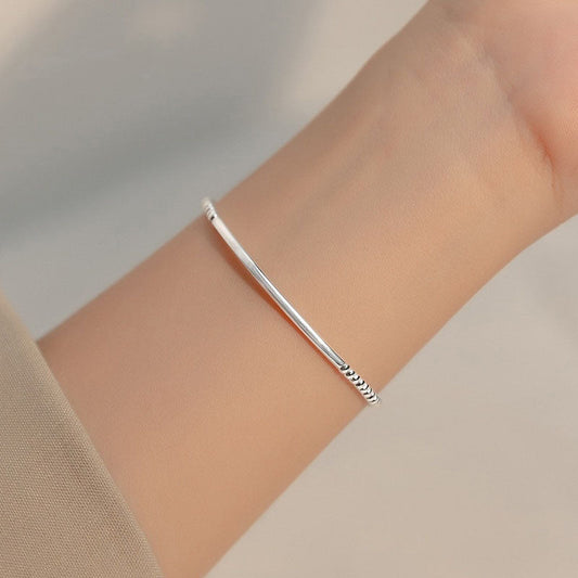 Bracelet réglable plaqué platine avec perles en forme de cœur