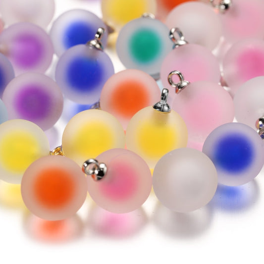 Mattierter runder Charms-Anhänger aus Harz