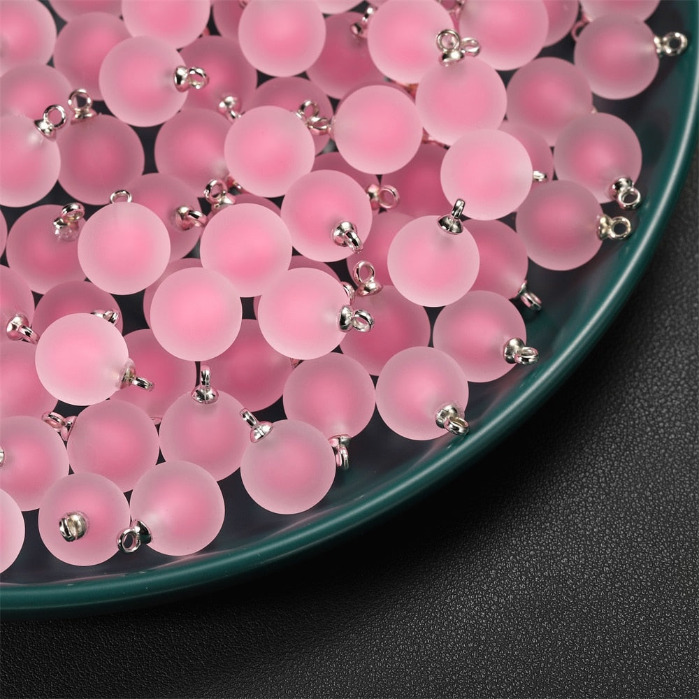 Mattierter runder Charms-Anhänger aus Harz