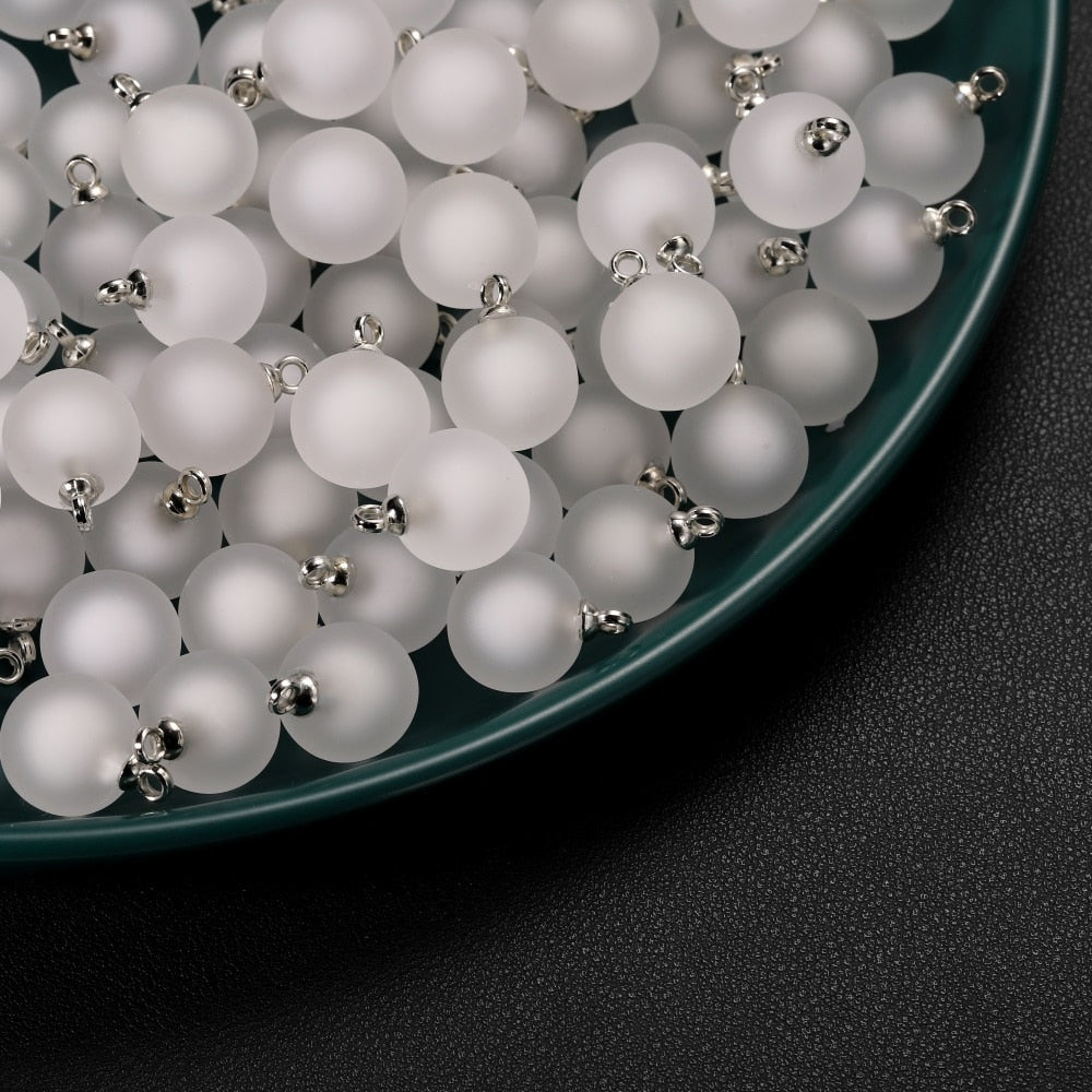 Mattierter runder Charms-Anhänger aus Harz