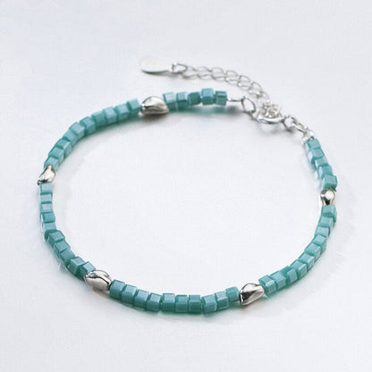 Quadratisches verstellbares Armband mit grünem Kristall