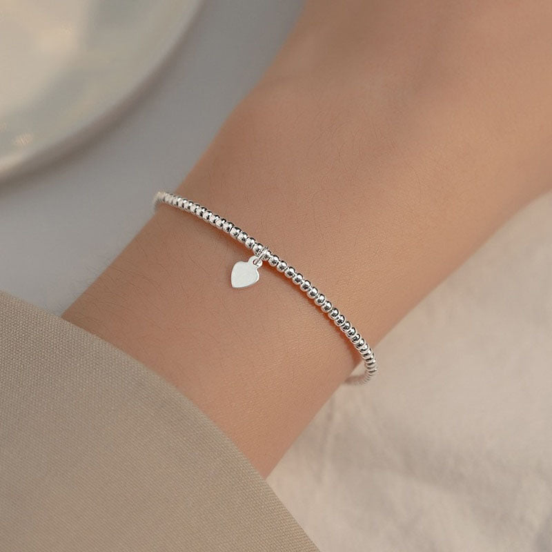Bracelet réglable plaqué platine avec perles en forme de cœur